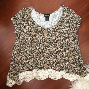 WET SEAL blouse with lace detail at trim